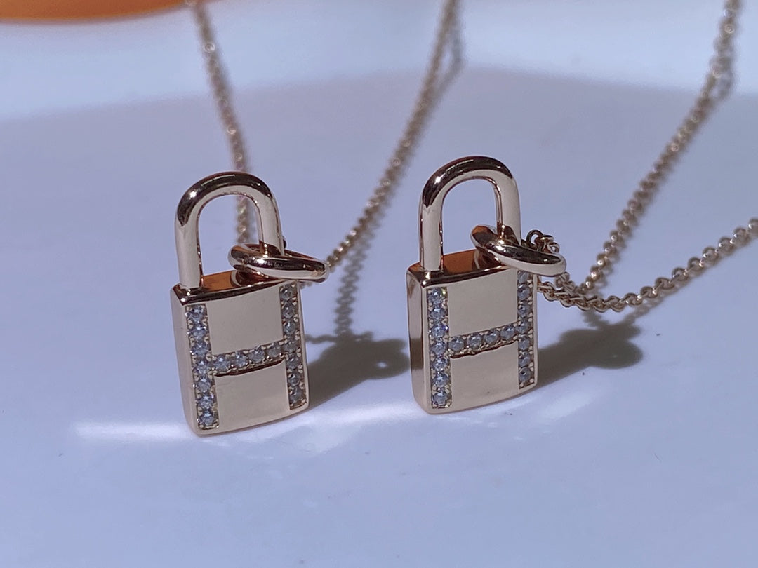 [Charm Aries Jewelry]HM ADVANCED NICHE LOCK HEAD NECKLACE DIAMONDS