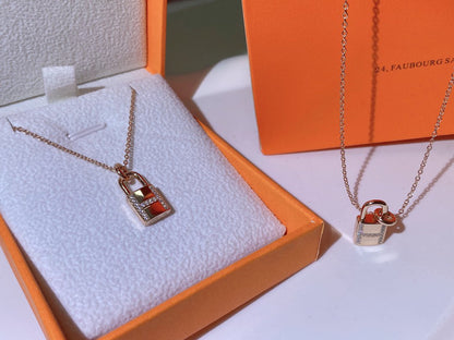 [Charm Aries Jewelry]HM ADVANCED NICHE LOCK HEAD NECKLACE DIAMONDS