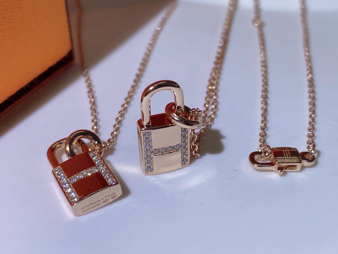 [Charm Aries Jewelry]HM ADVANCED NICHE LOCK HEAD NECKLACE DIAMONDS