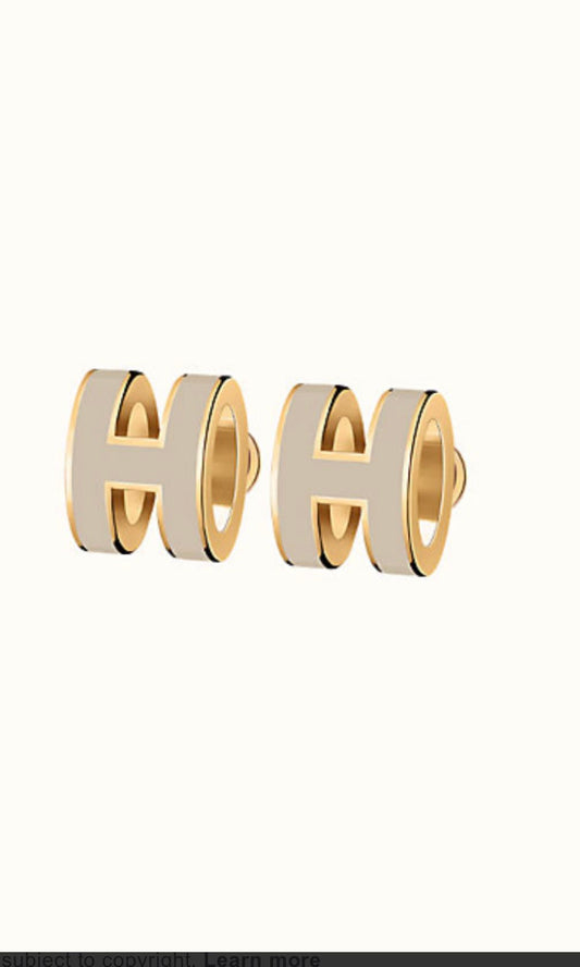 [Charm Aries Jewelry]MINI POP H GOLD EARRINGS GREY