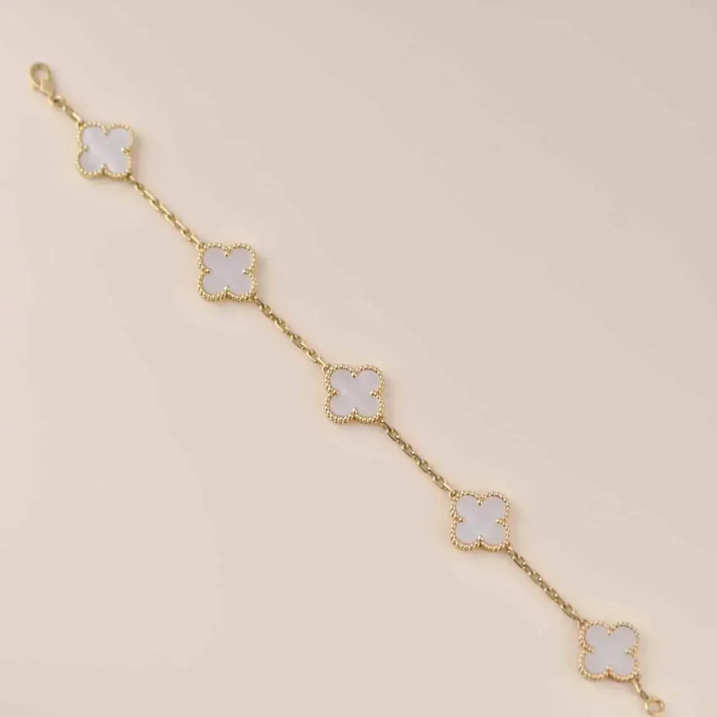 [Charm Aries Jewelry]CLOVER  5 MOTIF WHITE MOP BRACELET
