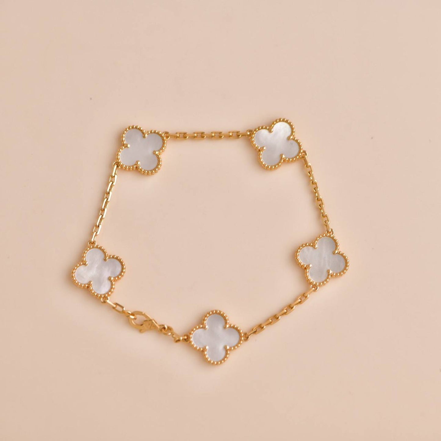 [Charm Aries Jewelry]CLOVER  5 MOTIF WHITE MOP BRACELET