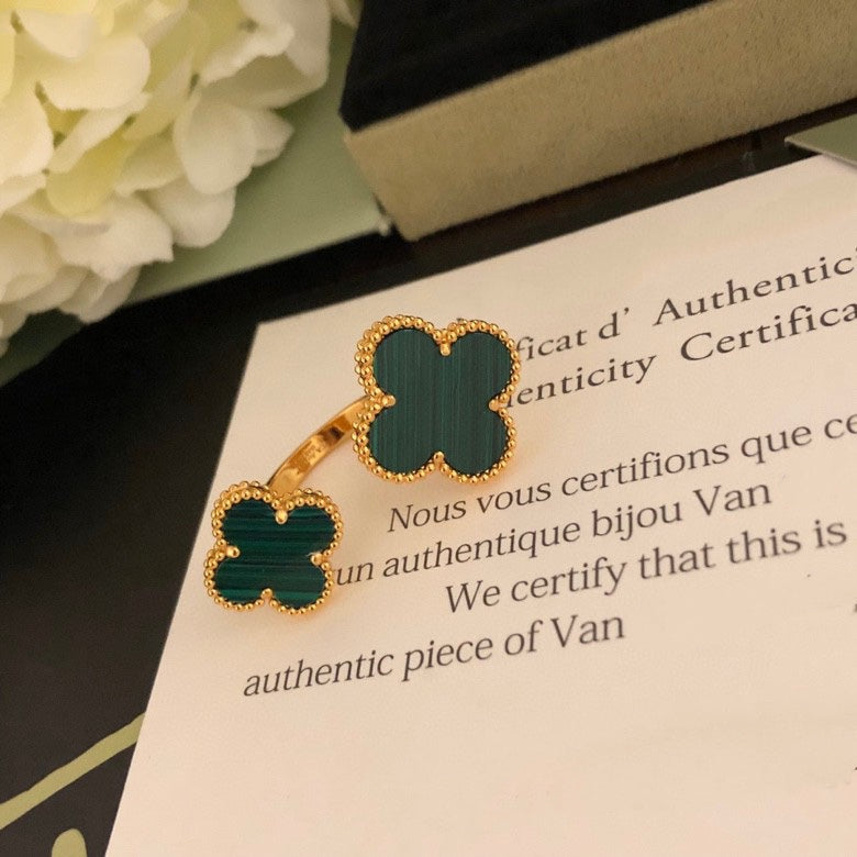 [Charm Aries Jewelry]CLOVER BETWEEN THE FINGER RING