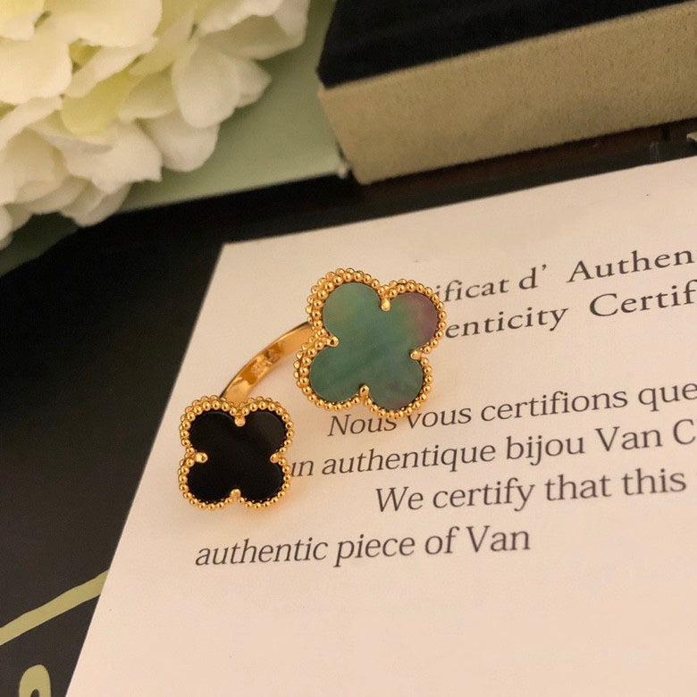 [Charm Aries Jewelry]CLOVER BETWEEN THE FINGER RING