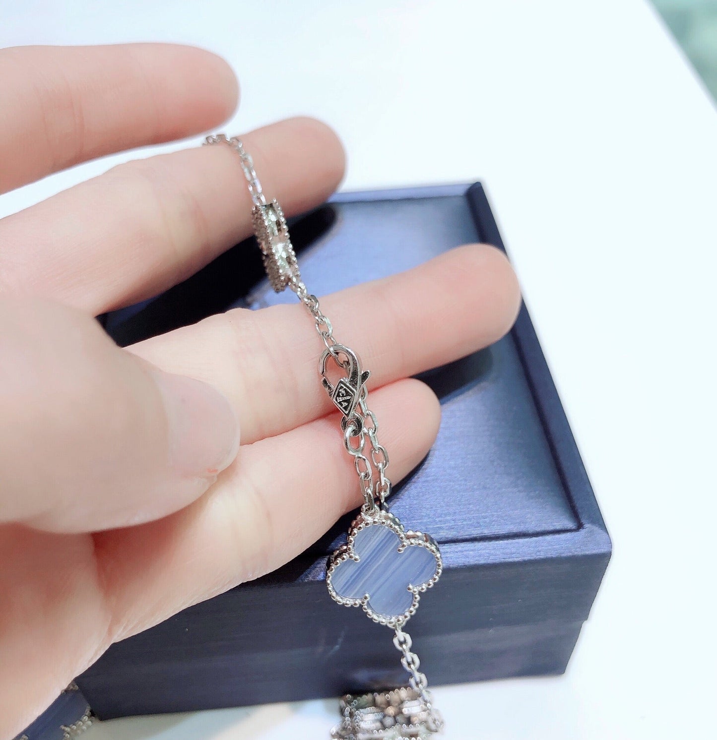 [Charm Aries Jewelry]CLOVERS THE 10-MOTIFS CHALCEDONY DIAMONDS SILVER NECKLACE